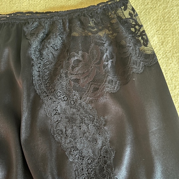 Stella McCartney Black Lace and Silk Half Slip - M - Beautiful! - Picture 9 of 12